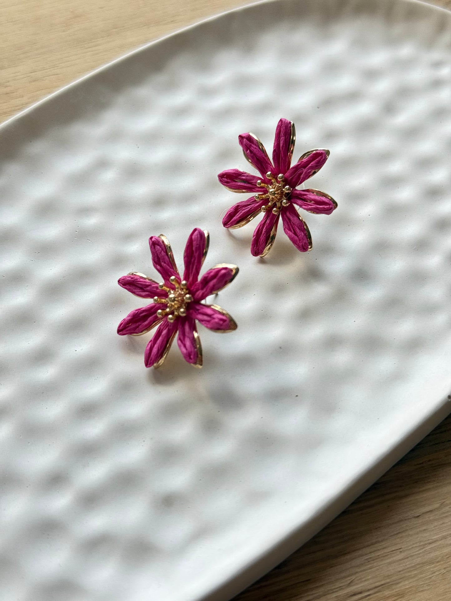 Raffia fülbevaló - pink kicsi virág