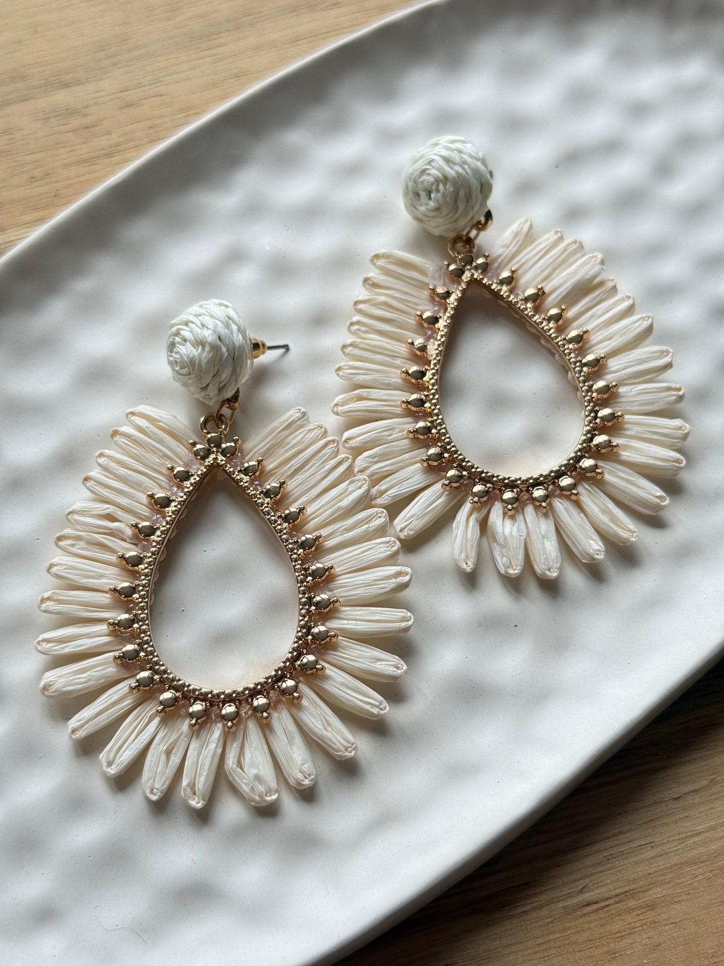 Raffia fülbevaló - fehér boho