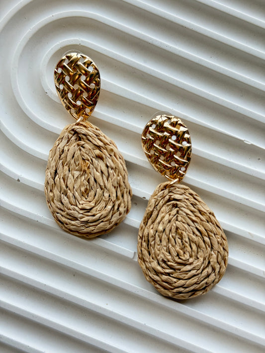 Raffia fülbevaló - barna csepp