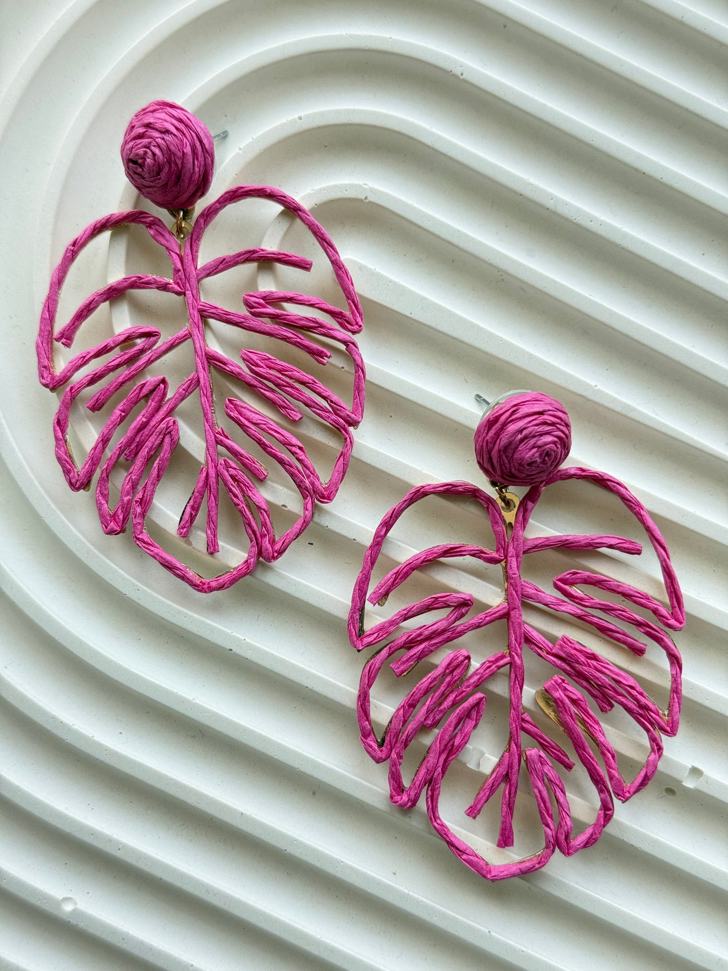 Raffia fülbevaló - pink pálmalevél