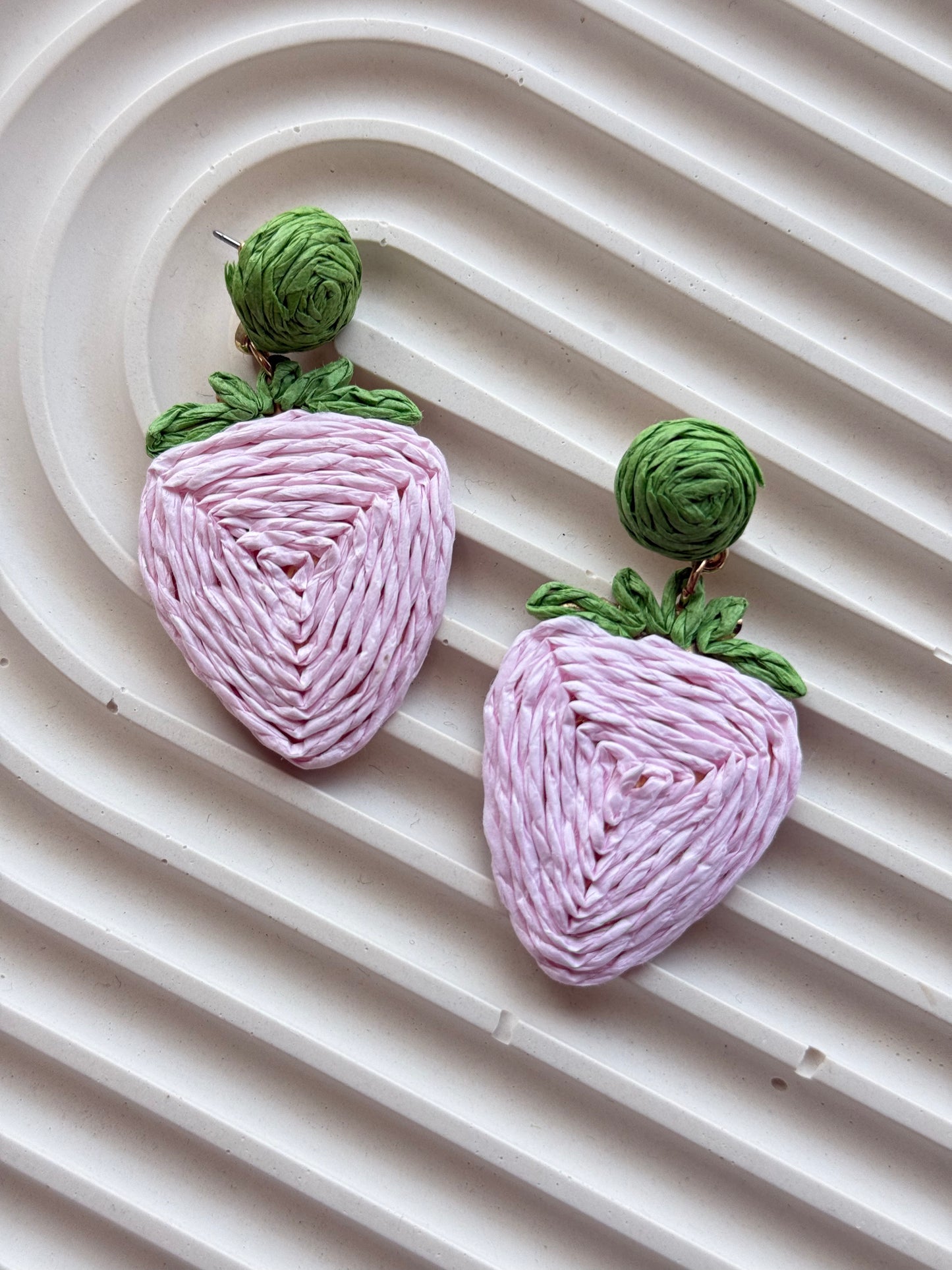 Raffia fülbevaló - rózsaszín eper