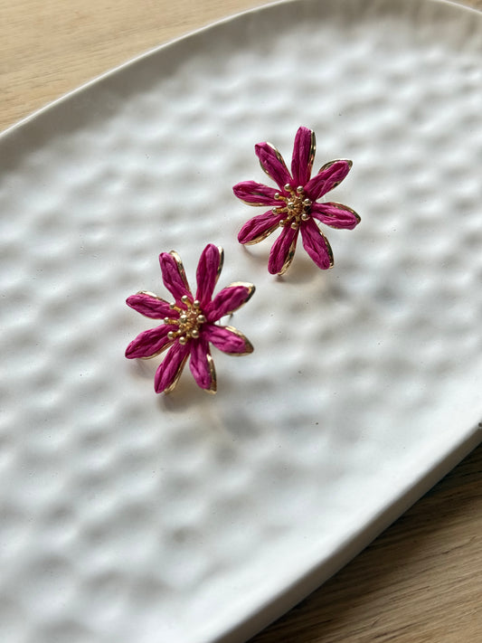 Raffia fülbevaló - pink kicsi virág
