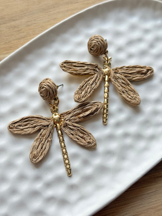 Raffia fülbevaló - barna szitakötő