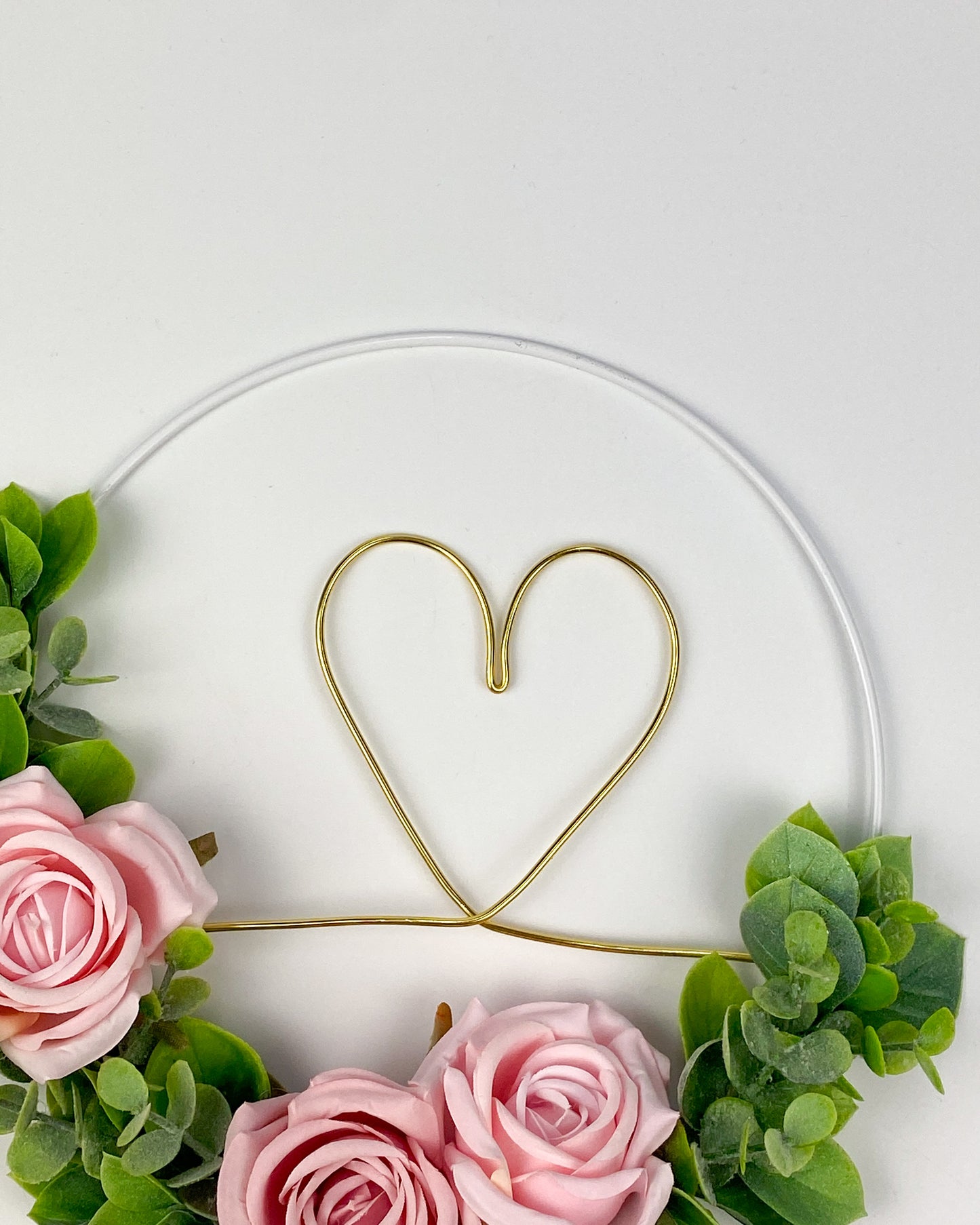 Fém karika szívvel, rózsákkal