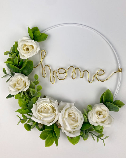 Fém karika ‘home’ - fehér rózsákkal